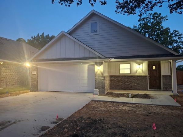 493 W Jefferson Street, Van Alstyne, TX 75495
