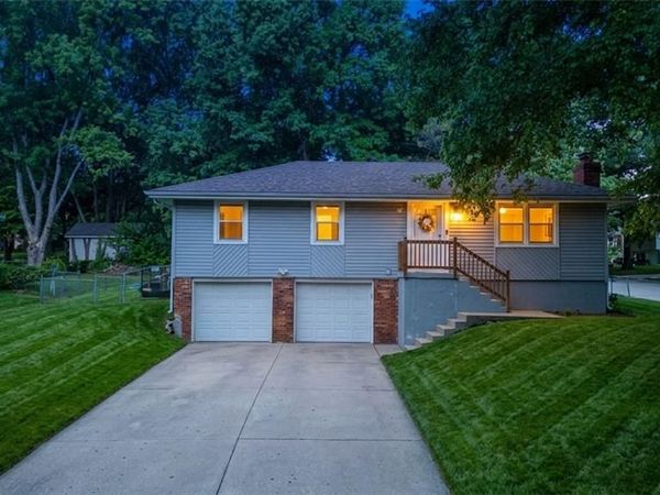 2909 S 1ST Street, Blue Springs, MO 64014