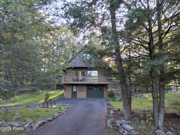 140 Timber Ridge Circle , Greentown, PA 18426