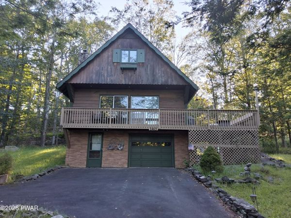 140 Timber Ridge Circle , Greentown, PA 18426