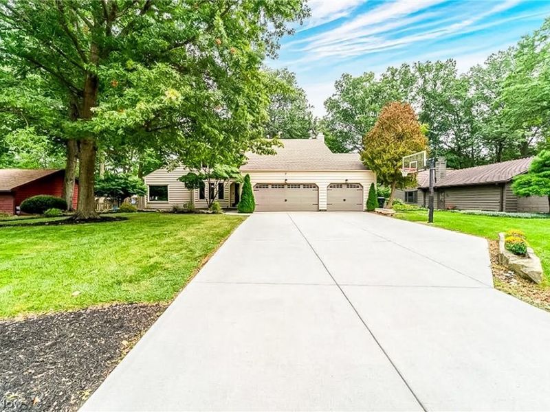 427 Armour Road, Avon Lake, OH 44012 Photo 2