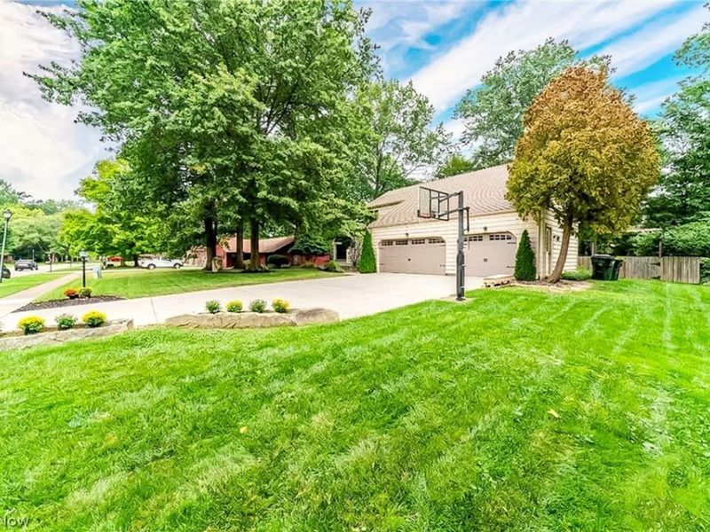 427 Armour Road, Avon Lake, OH 44012 Photo 3