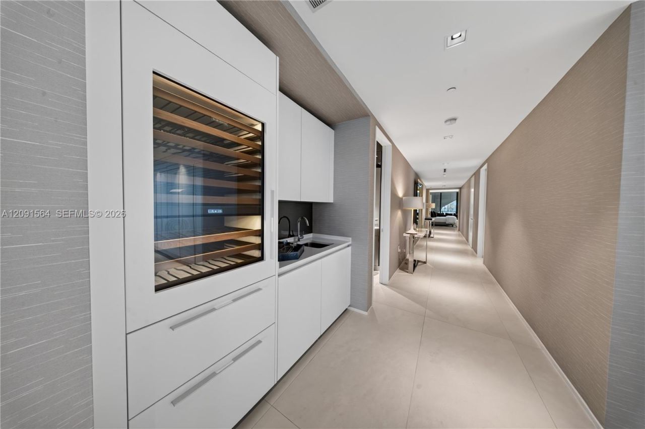 1000 NE Biscayne Blvd , Unit 2202, Miami, FL 33132 Photo
