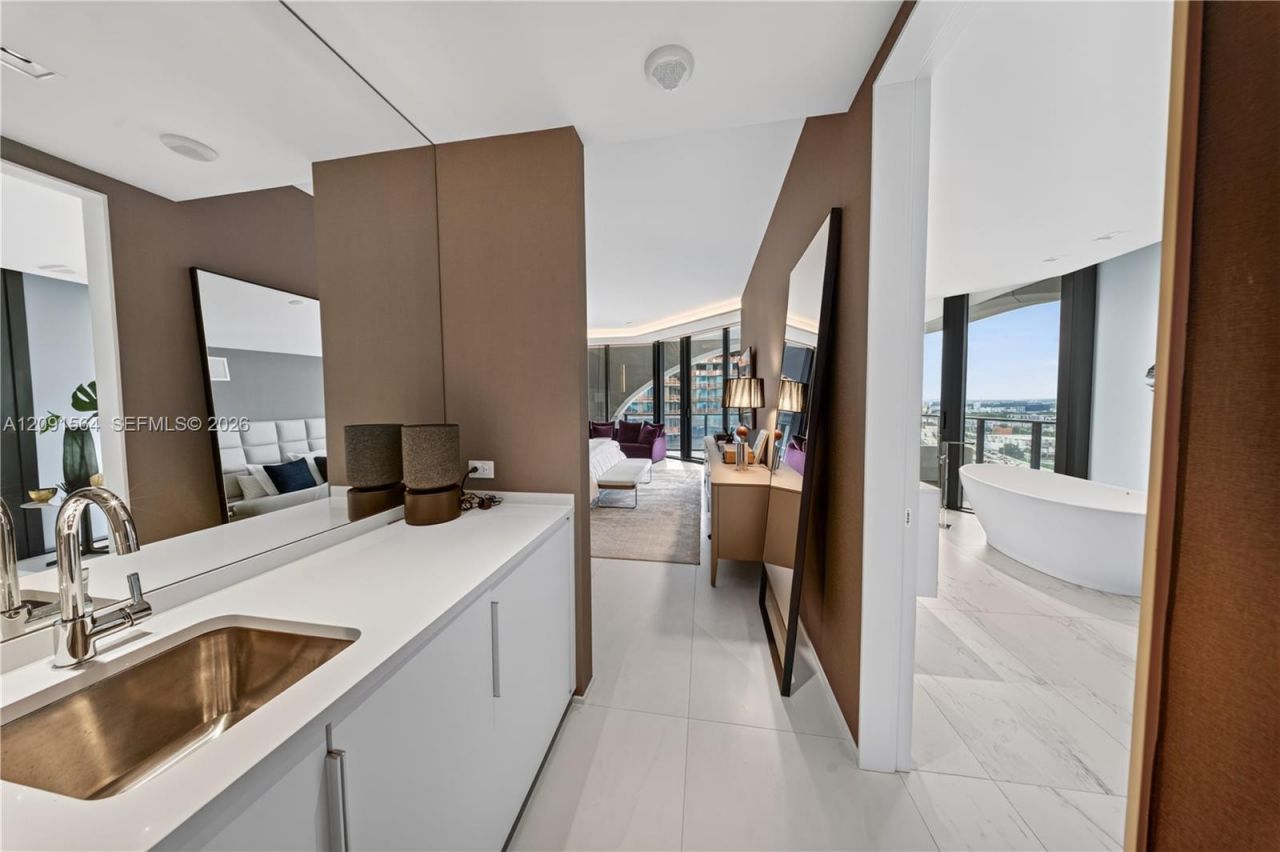 1000 NE Biscayne Blvd , Unit 2202, Miami, FL 33132 Photo