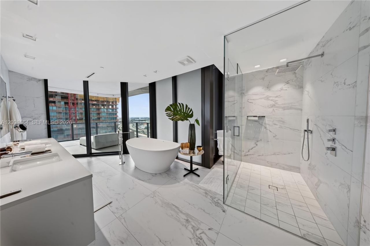 1000 NE Biscayne Blvd , Unit 2202, Miami, FL 33132 Photo