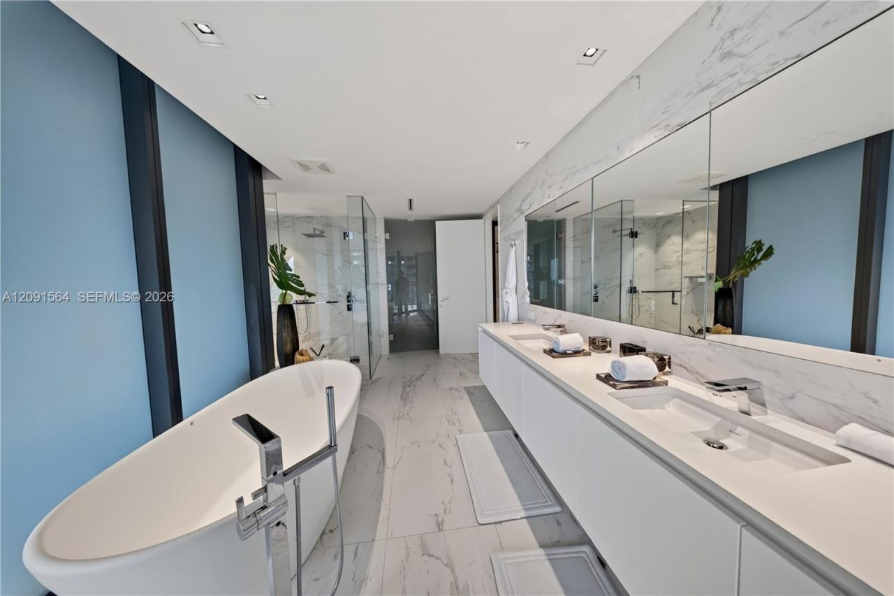 1000 NE Biscayne Blvd , Unit 2202, Miami, FL 33132 Photo