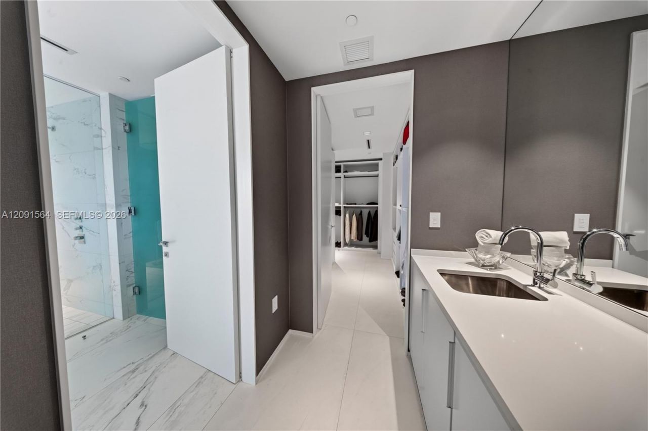1000 NE Biscayne Blvd , Unit 2202, Miami, FL 33132 Photo