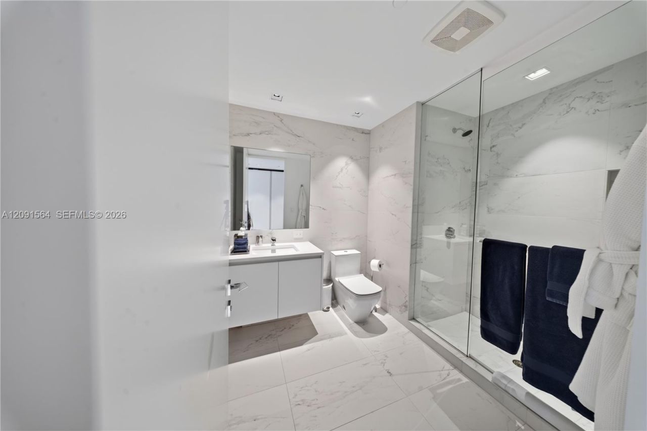 1000 NE Biscayne Blvd , Unit 2202, Miami, FL 33132 Photo