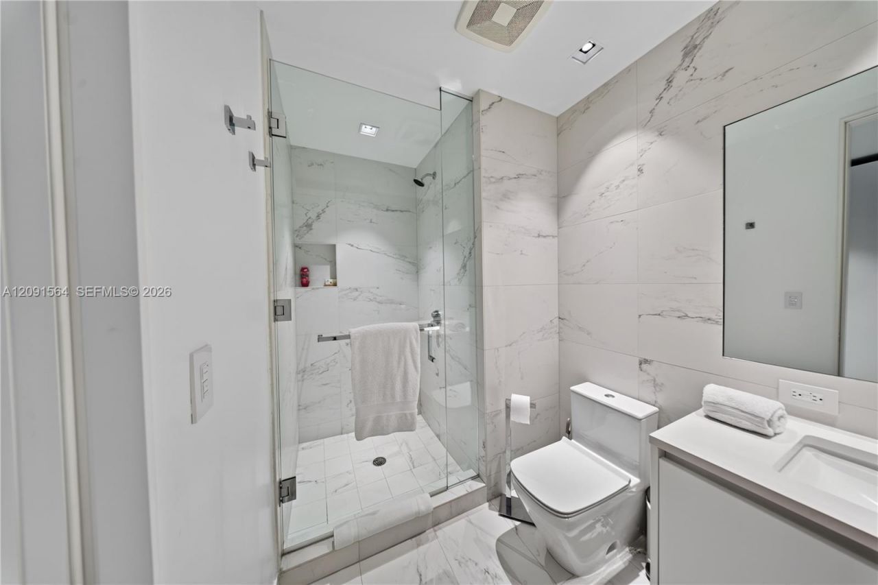 1000 NE Biscayne Blvd , Unit 2202, Miami, FL 33132 Photo