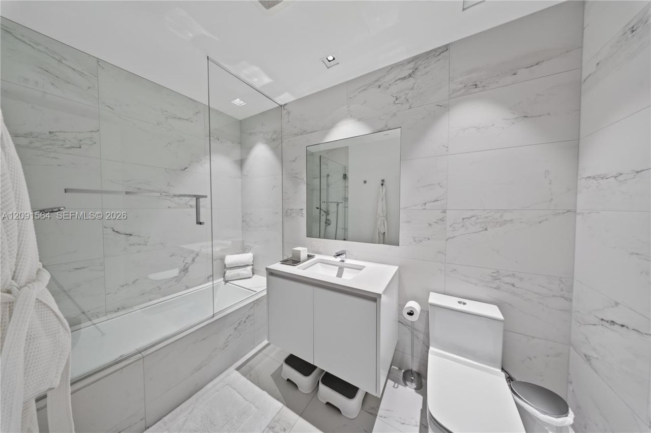 1000 NE Biscayne Blvd , Unit 2202, Miami, FL 33132 Photo