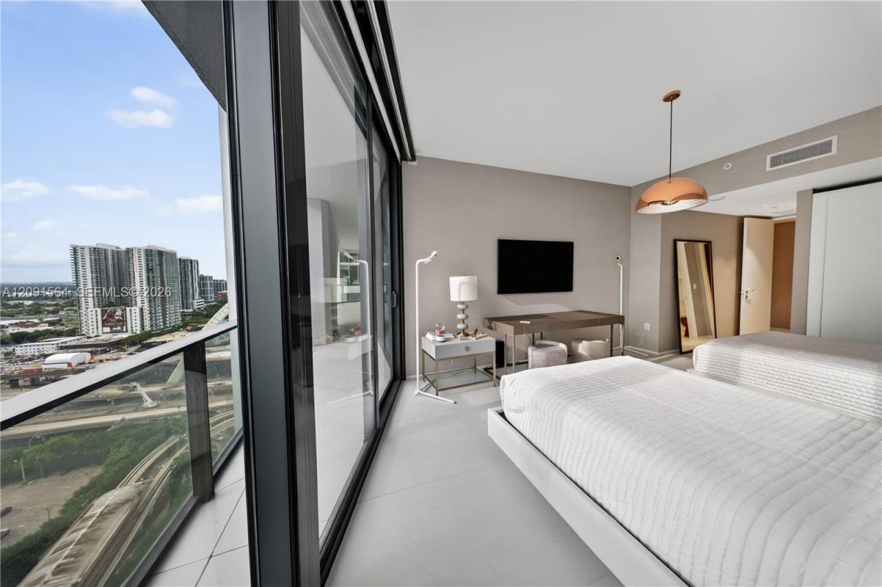 1000 NE Biscayne Blvd , Unit 2202, Miami, FL 33132 Photo