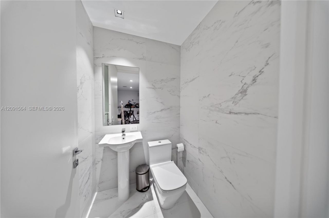1000 NE Biscayne Blvd , Unit 2202, Miami, FL 33132 Photo
