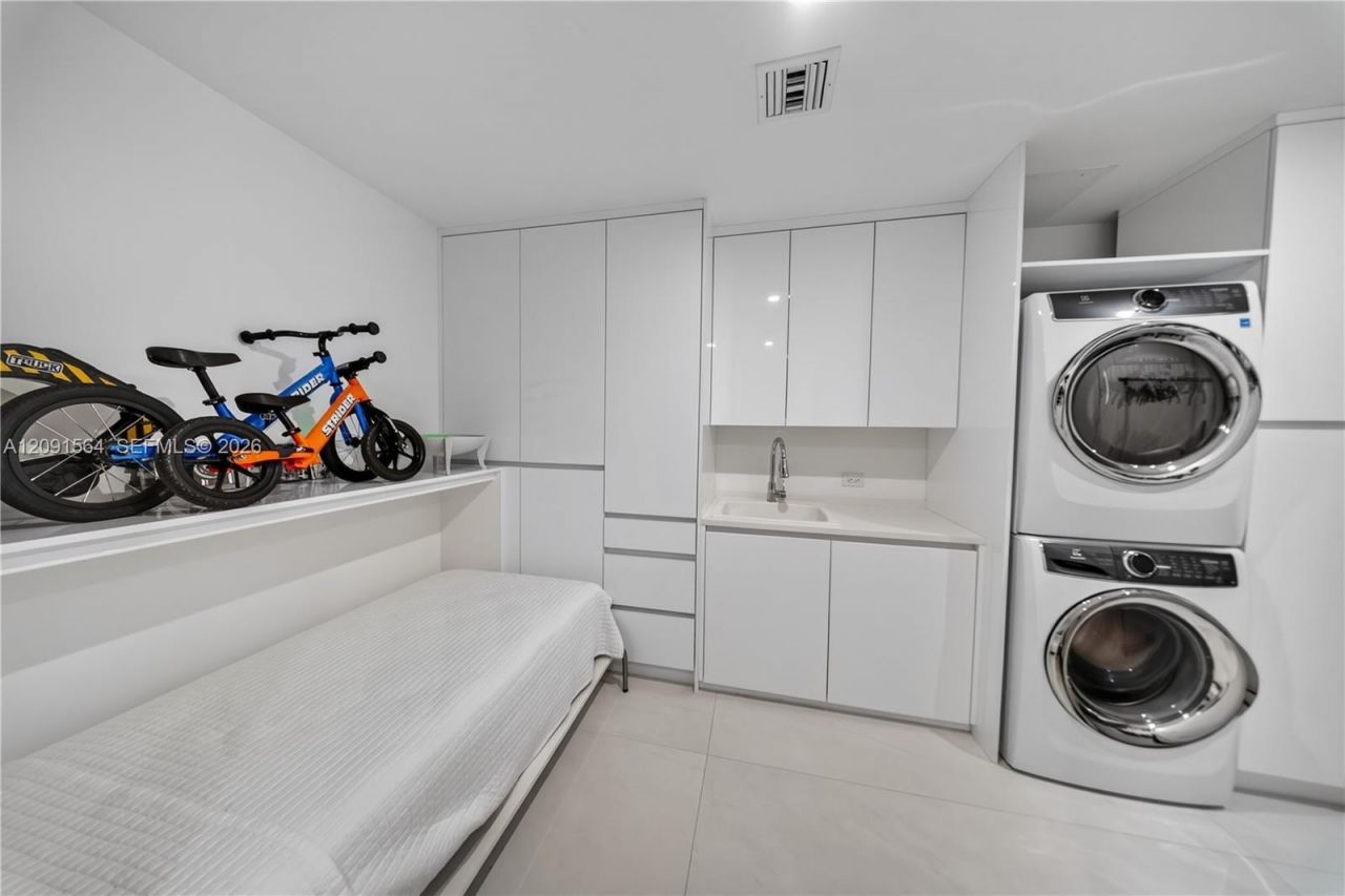 1000 NE Biscayne Blvd , Unit 2202, Miami, FL 33132 Photo