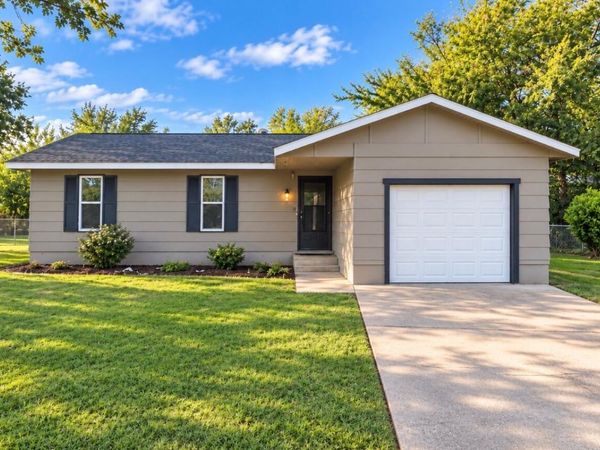 406 Christy Court , Grove, OK 74344
