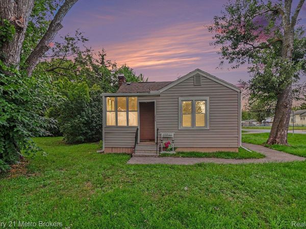 2089 Brady Avenue , Burton, Mi 48529