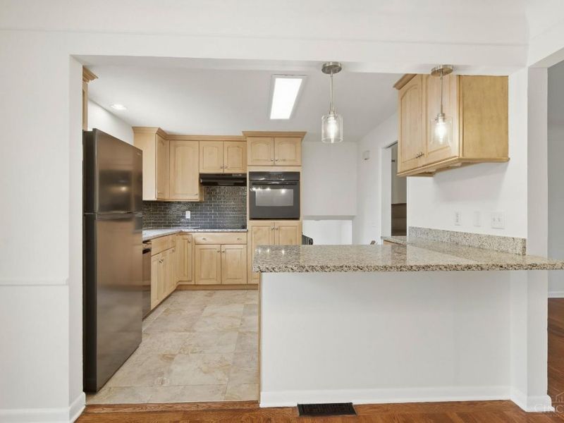 8819 Cavalier Drive, Springfield Township, OH 45231 Photo 7
