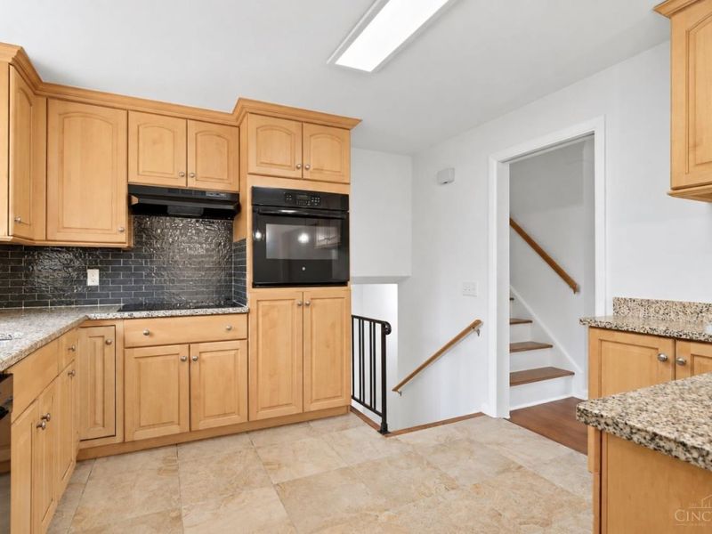 8819 Cavalier Drive, Springfield Township, OH 45231 Photo 8