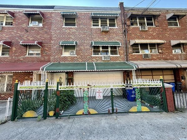 621 Commonwealth Avenue , Bronx, NY 10473