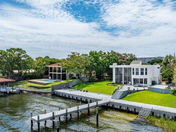 521 Dorado Avenue, Fort Walton Beach, FL 32548