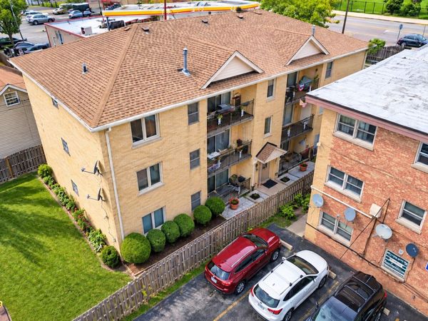 6743 W Irving Park Road , Unit 202, Chicago, IL 60634