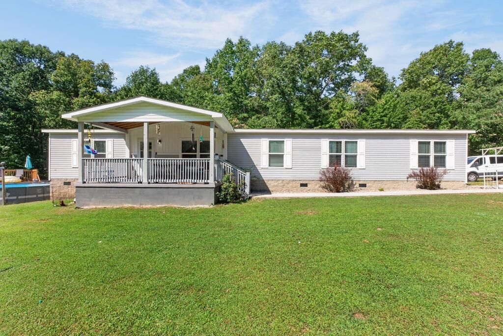 395 Amber Woods Ct, Jamestown, TN 38556 Main Photo