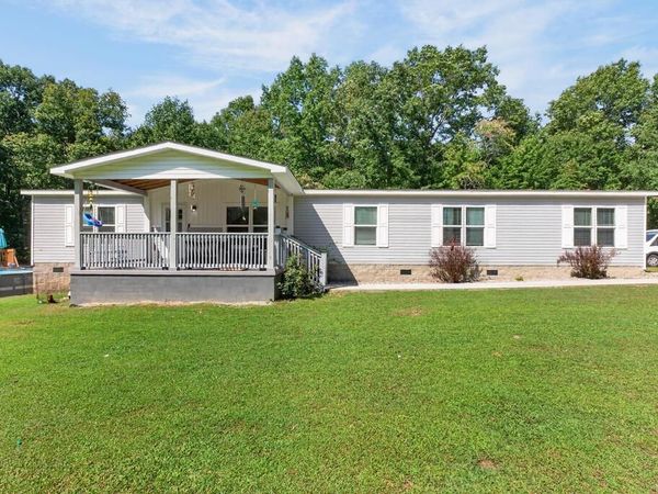 395 Amber Woods Ct, Jamestown, TN 38556