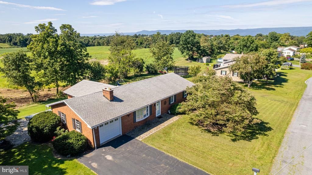 1115 GAYMAN ROAD, CHAMBERSBURG, PA 17202