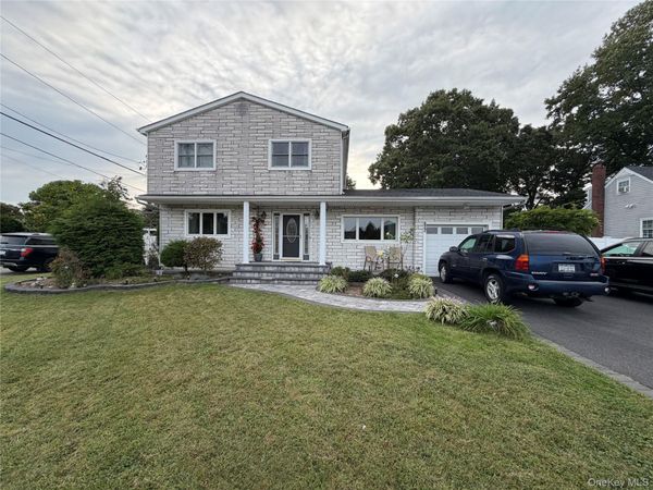 822 Coates Avenue , Holbrook, NY 11741