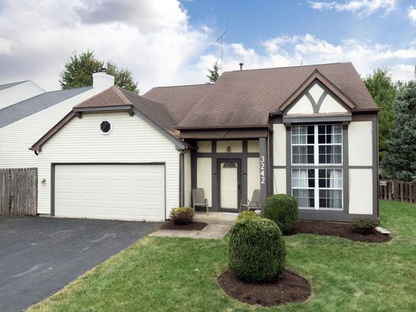 3242 Gresham Lane E Lane, Aurora, IL 60504