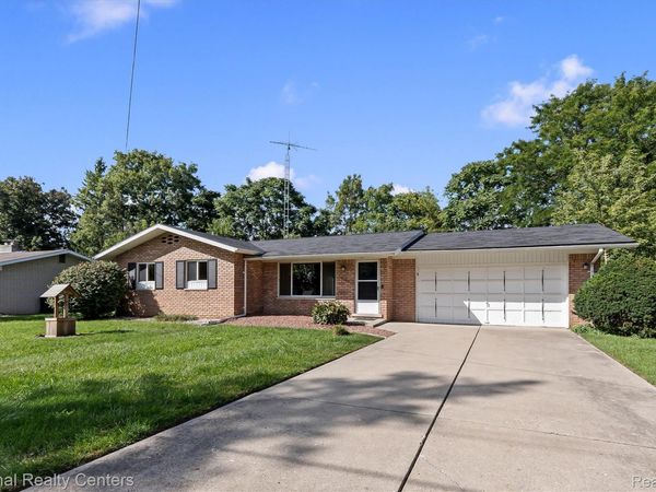 2082 Kingswood Drive, Flint Township, Mi 48507