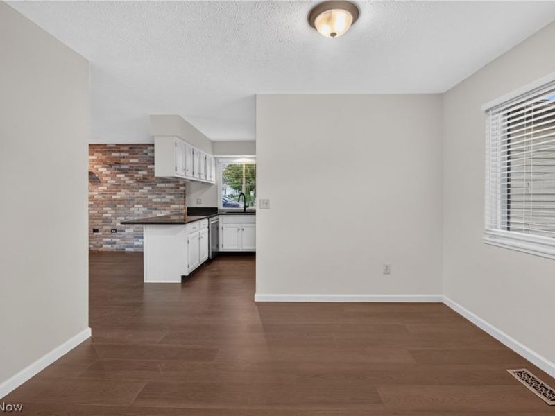 19029 Hunters Pointe Drive, Strongsville, OH 44136 Photo 11