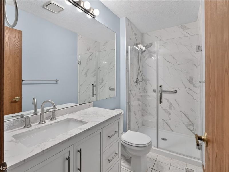19029 Hunters Pointe Drive, Strongsville, OH 44136 Photo 14