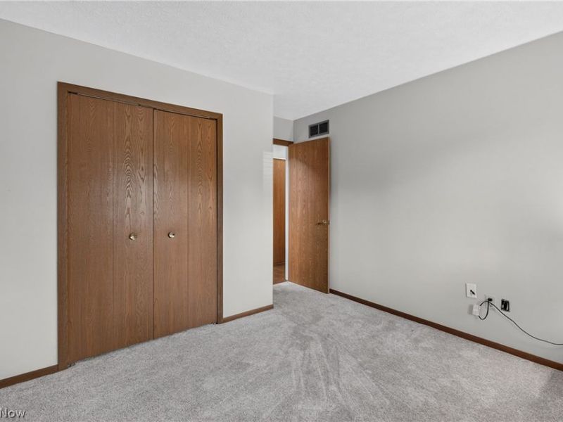 19029 Hunters Pointe Drive, Strongsville, OH 44136 Photo 18