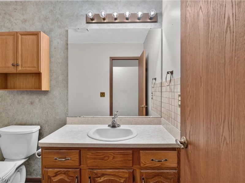 19029 Hunters Pointe Drive, Strongsville, OH 44136 Photo 21