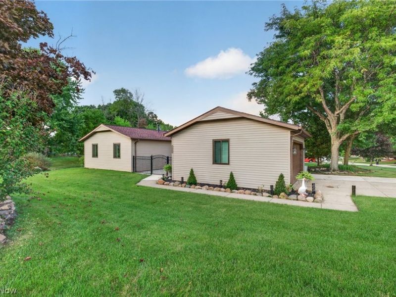 19029 Hunters Pointe Drive, Strongsville, OH 44136 Photo 28