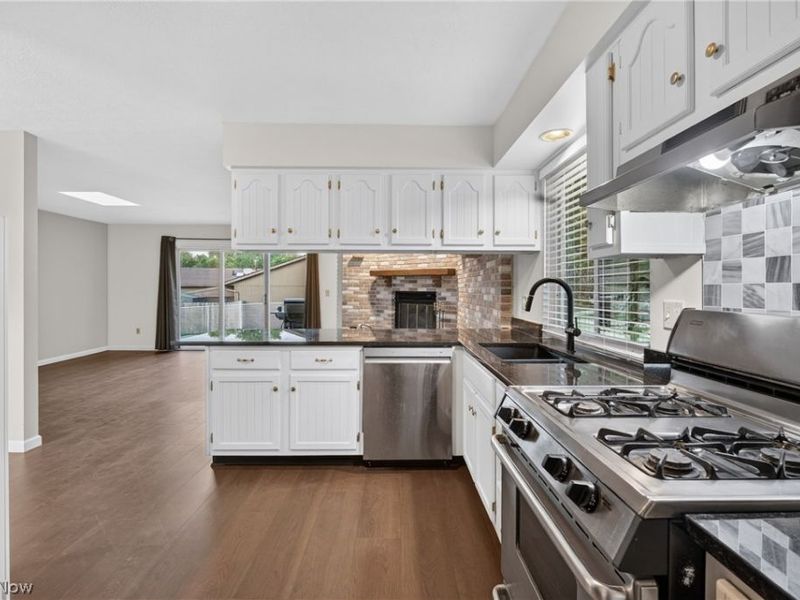 19029 Hunters Pointe Drive, Strongsville, OH 44136 Photo 3