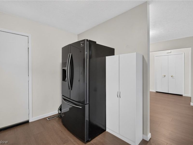 19029 Hunters Pointe Drive, Strongsville, OH 44136 Photo 5
