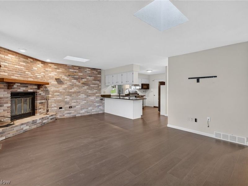 19029 Hunters Pointe Drive, Strongsville, OH 44136 Photo 6