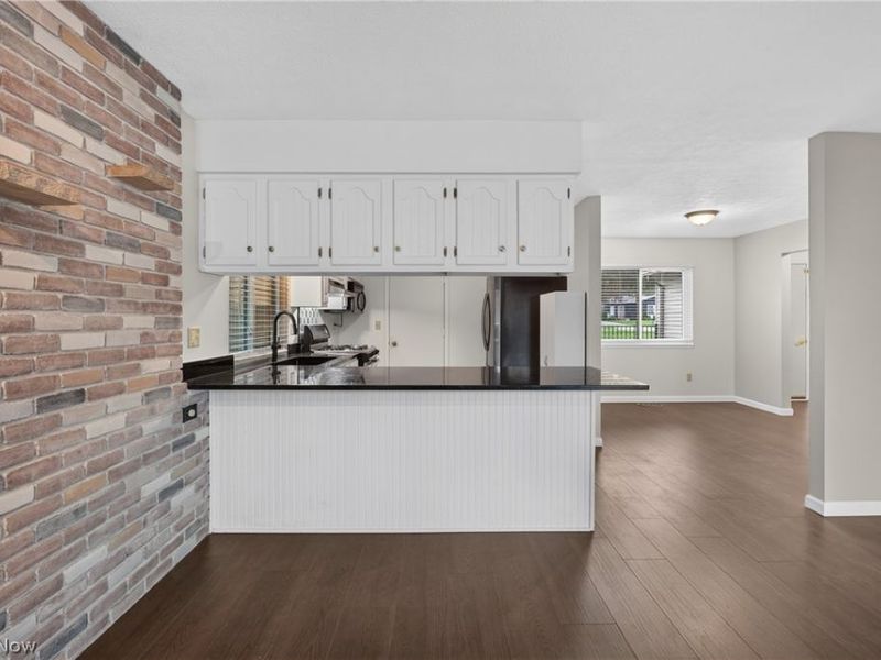 19029 Hunters Pointe Drive, Strongsville, OH 44136 Photo 8