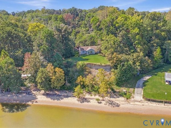 1563 Sunken Meadow Road , Spring Grove, VA 23881