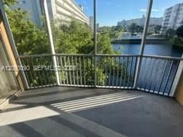 1770 NE 191st St , Unit 302-1, Miami, FL 33179