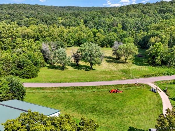 25098-R J Highway , Versailles, MO 65084