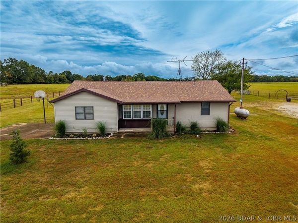 7450 State Hwy 7 , Roach, MO 65787