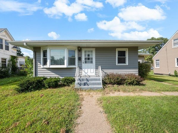 627 24th Avenue , Rock Island, IL 61201