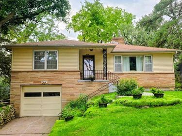 9736 Florence Heights Boulevard, Omaha, NE 68112