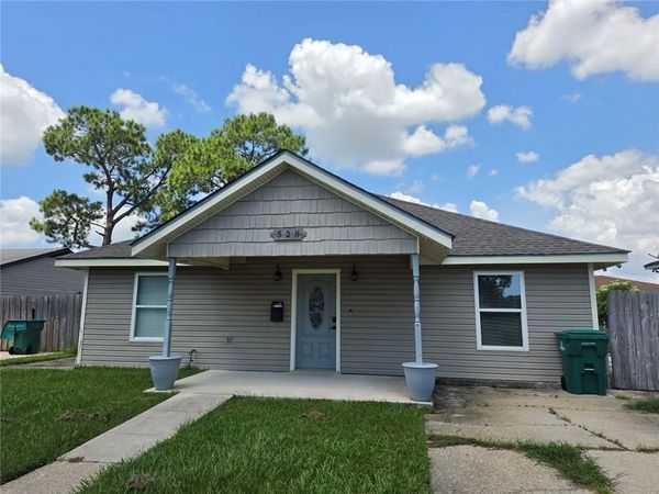 528 GROVEWOOD Drive , Gretna, LA 70056