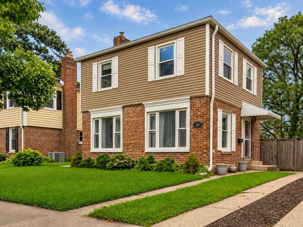 744 Manchester Avenue , Westchester, IL 60154