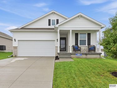 11615 Port Royal Drive, Papillion, NE 68046