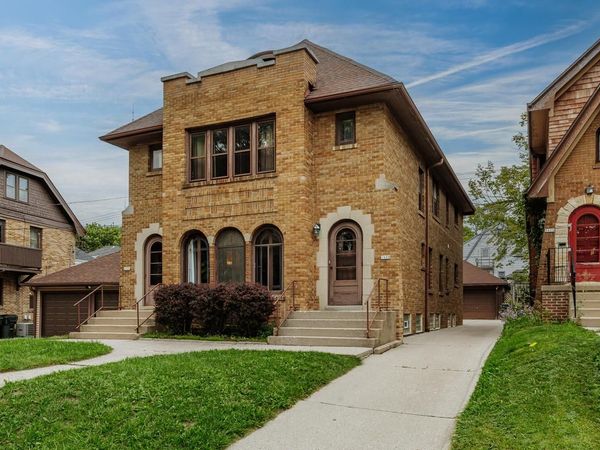 1606 E Newton AVENUE, Unit 1608, Shorewood, WI 53211