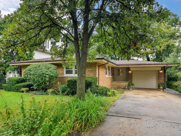 447 Lowell Avenue , Glen Ellyn, IL 60137